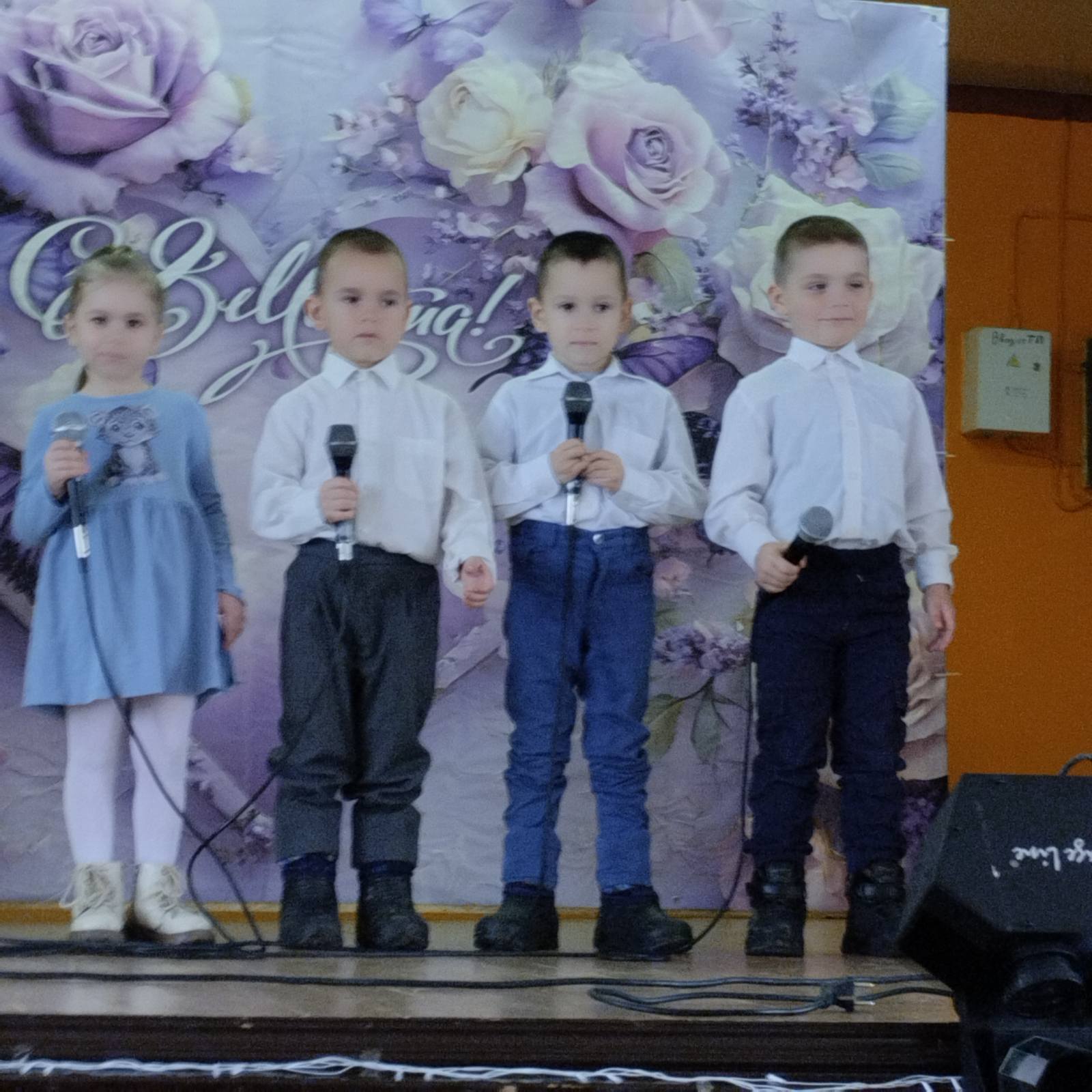 Поздравление дошколят 